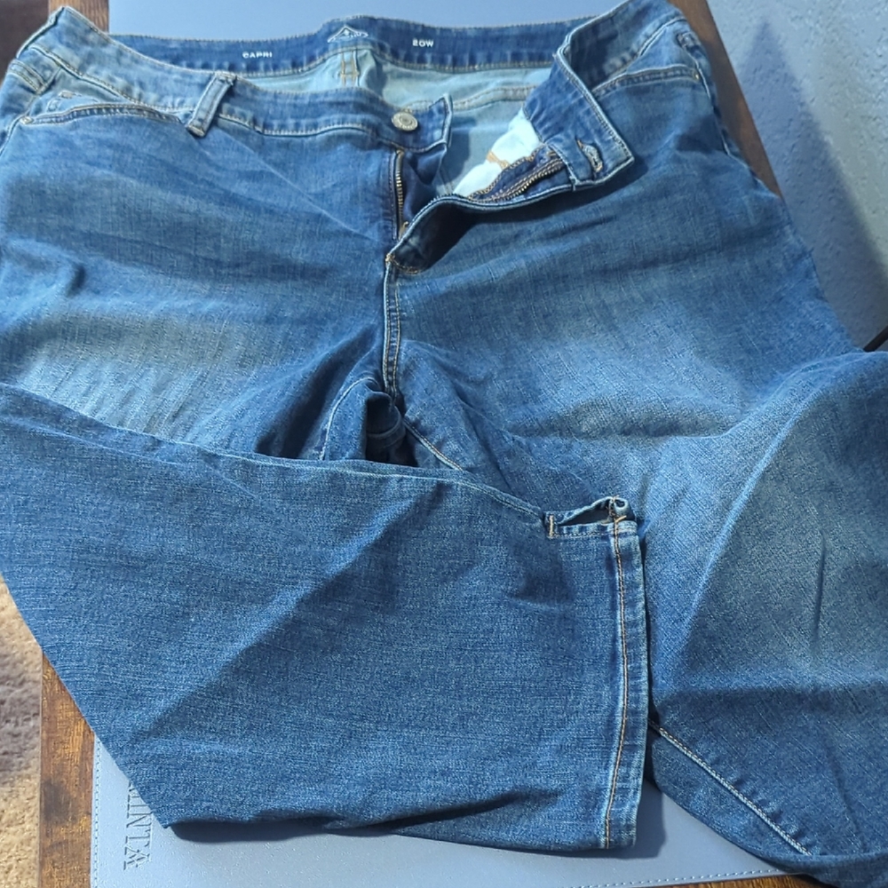 St. John's Bay Light and Dark Blue Denim Capris